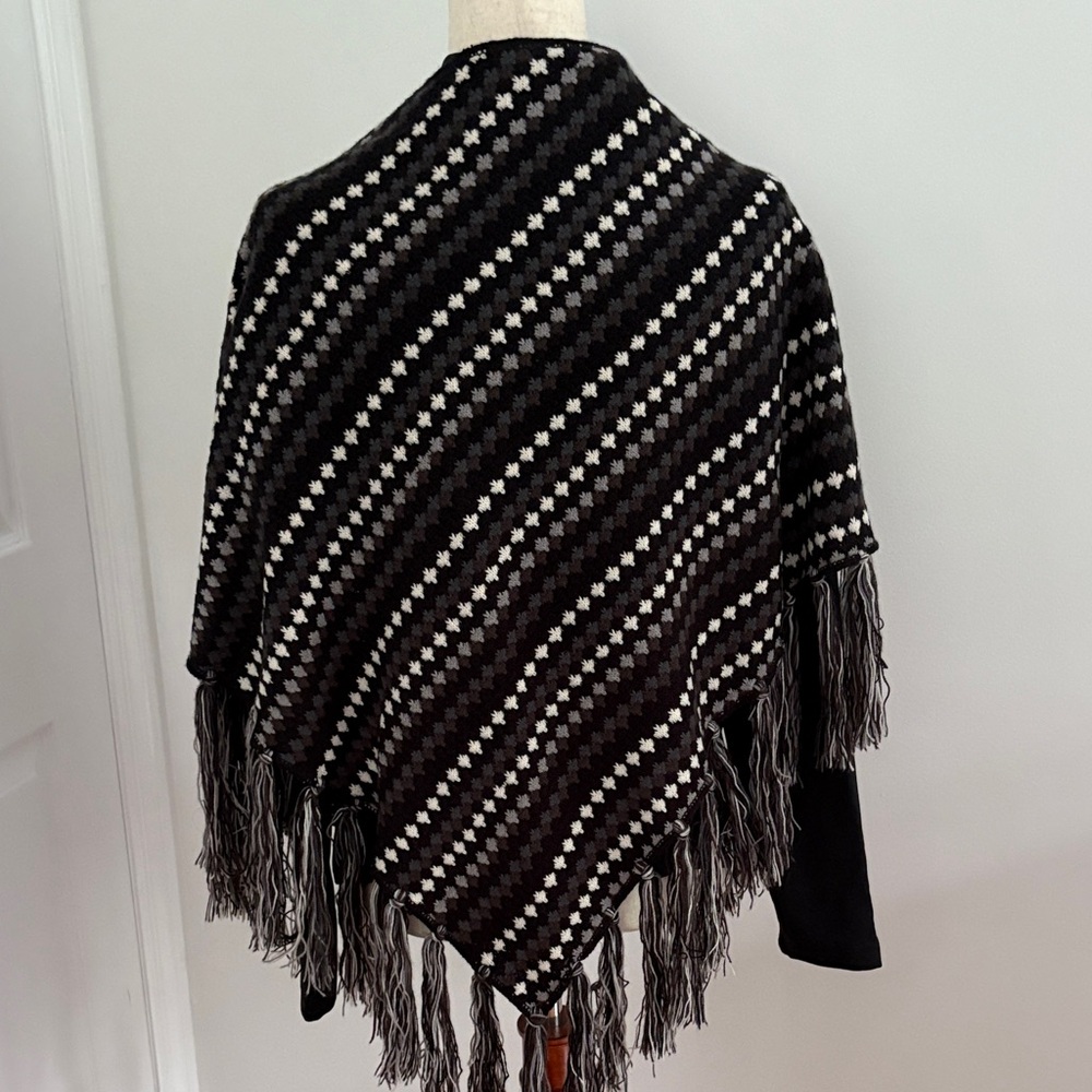 Boho Steve Madden Fringe Poncho/ Wrap - Picture 2 of 4